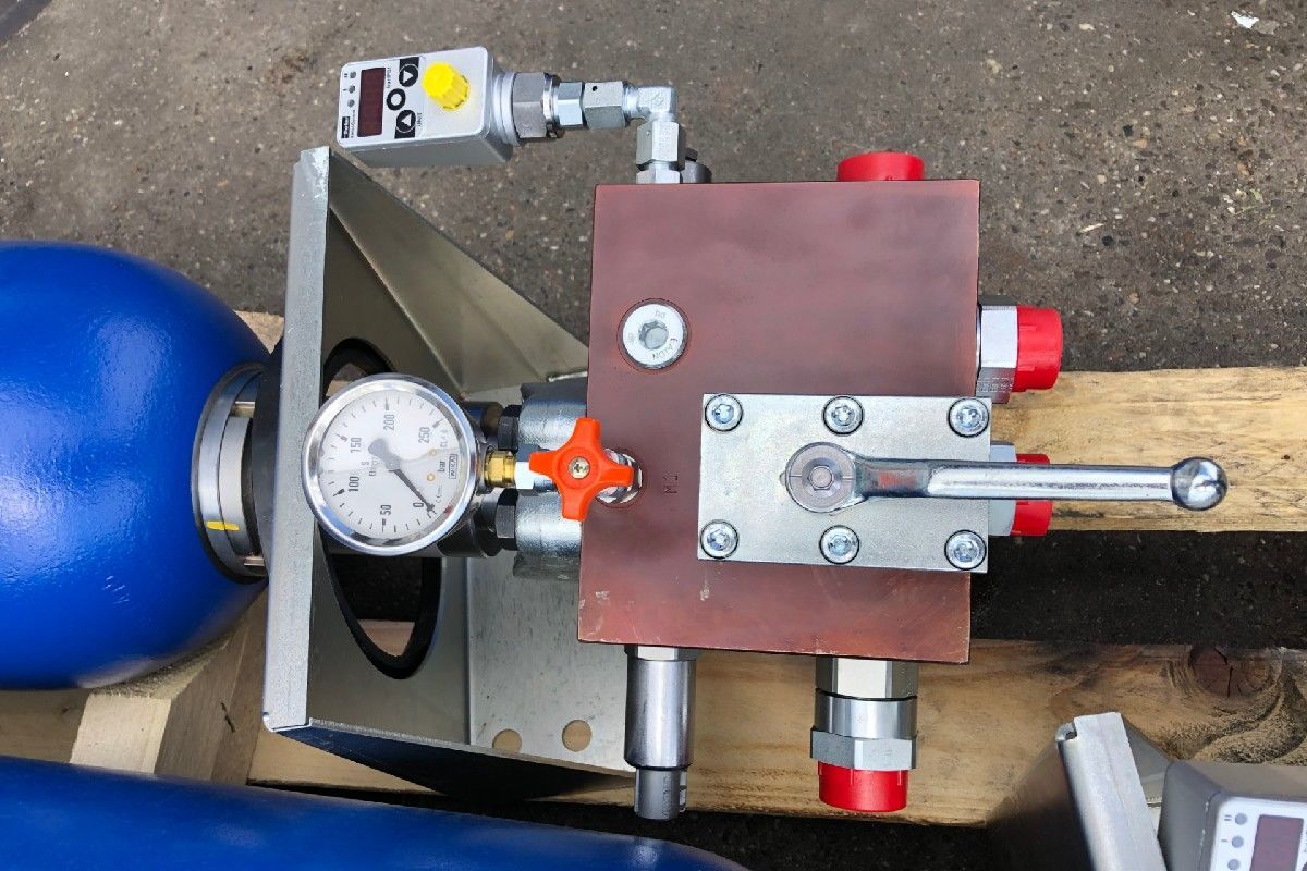 Hydraulisches System zur Fertigung von Bauzäunen