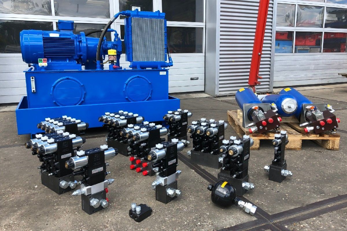 Hydraulisches System zur Fertigung von Bauzäunen