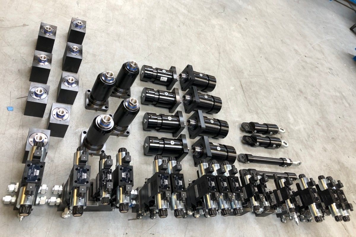 Hydraulisches System zur Fertigung von Bauzäunen