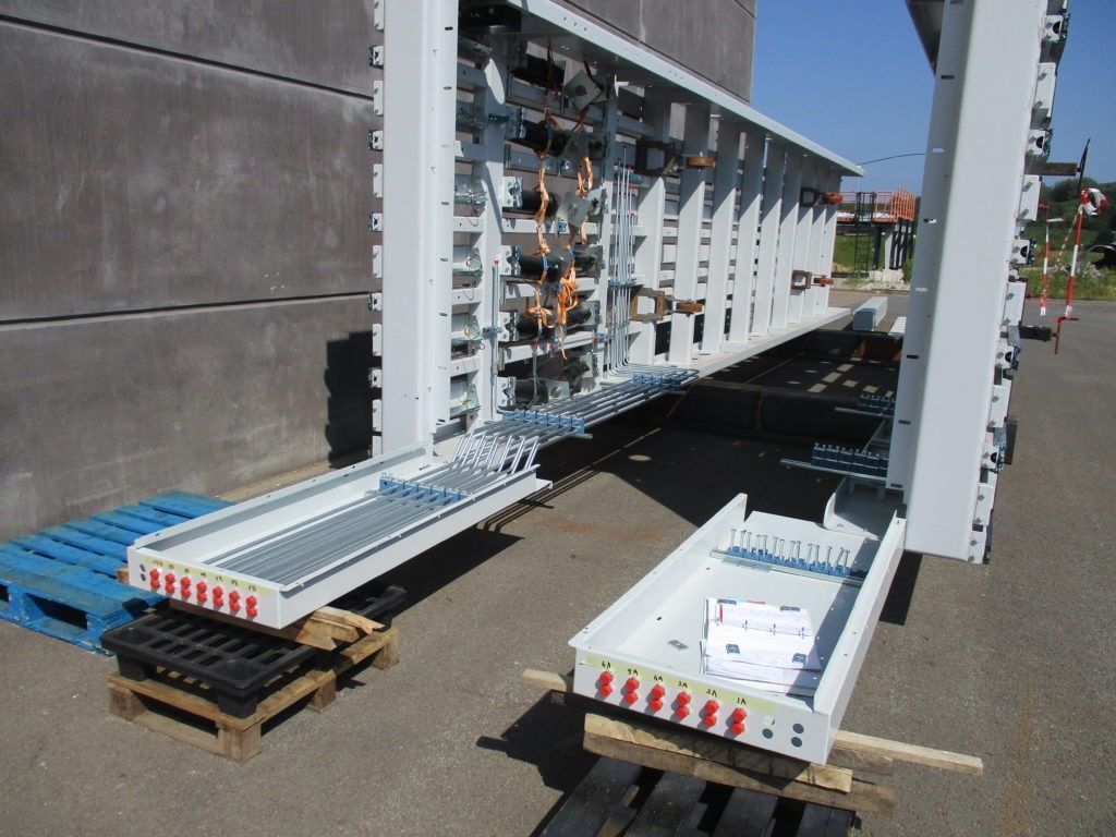 Moving floors in waste technology