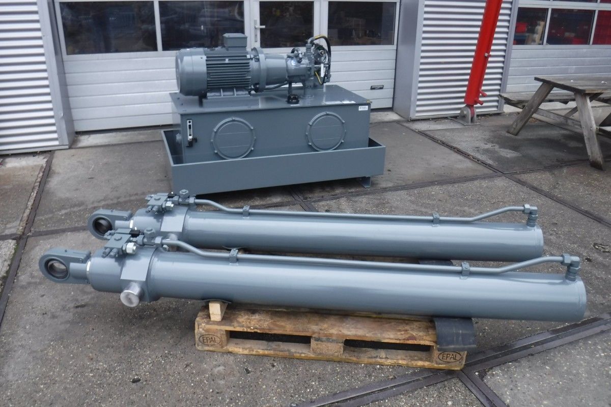 Hydraulic system for a shear