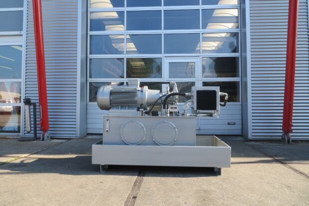 Hydraulisch systeem voor de vleesverwerkende industrie