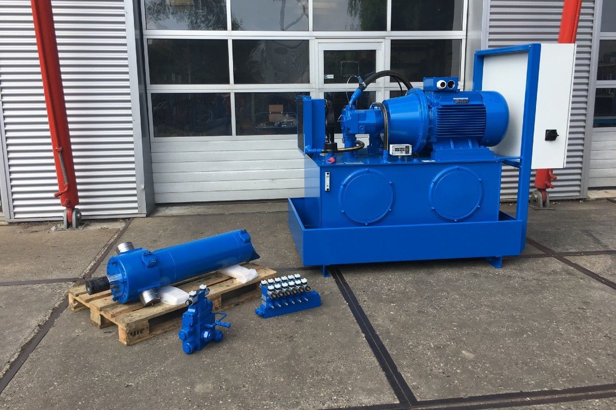 Hydraulisch systeem tbv rompen van buizen