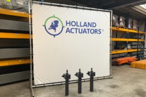 3 x 4M screw jacks medical industry