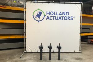 3 x 4M screw jacks medical industry