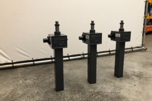 3 x 4M screw jacks medical industry